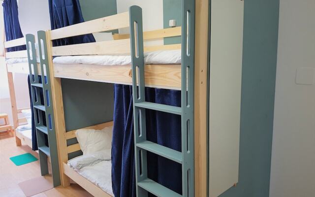 Seal hostel