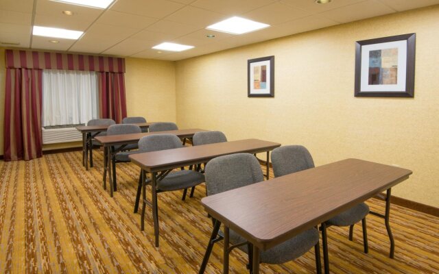 Holiday Inn Express & Suites Wauseon by IHG