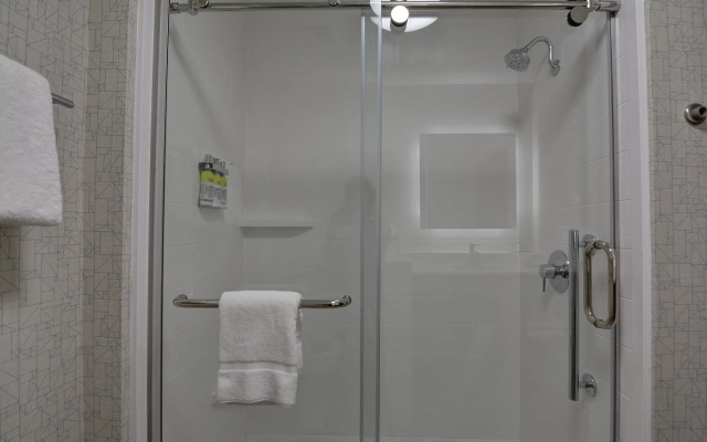 Holiday Inn Express & Suites Greenwood Mall by IHG