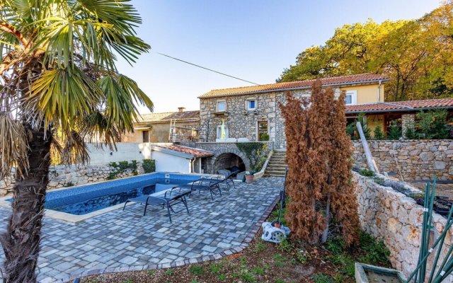 Nice Home in Gostinjac With 3 Bedrooms, Wifi and Heated Swimming Pool
