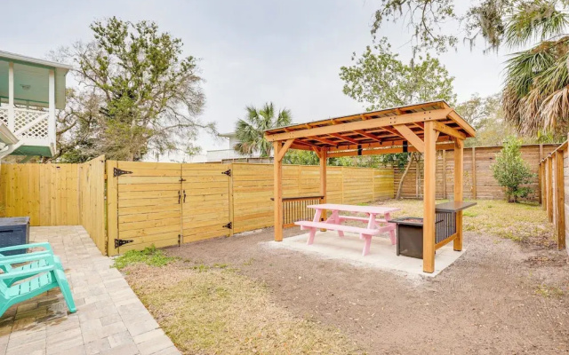 Walk to Beach: Getaway w/ Fire Pit in St Augustine