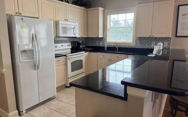 Magnolia Pointe Luster Leaf 4894-301