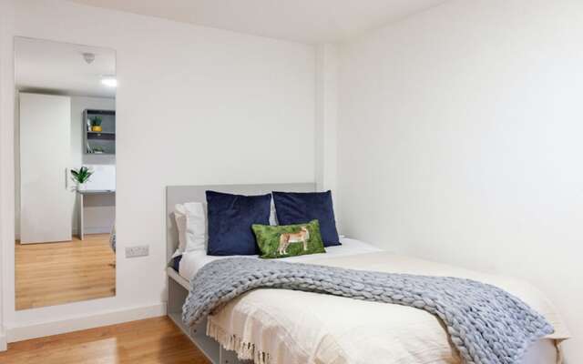 Rooms & Studios for STUDENTS Only BOLTON