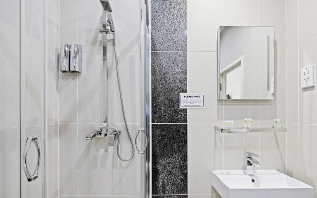 OYO The Baltimore Hotel