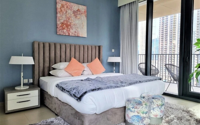 Luxurious Downtown Apt with balcony & View