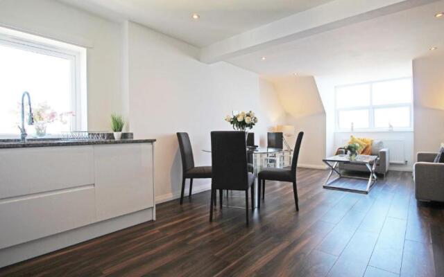 Sea front luxury apartment with sea views