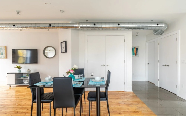 Stylish and Upscale 2BR Loft - Near Queen Street