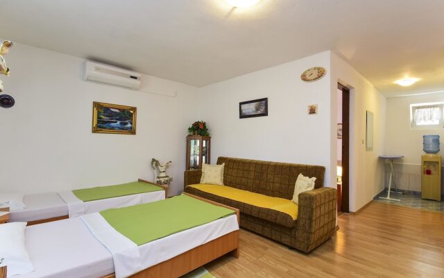 Apartments Mira Vir