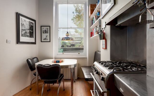 Light And Comfortable Hammersmith Home Ssq