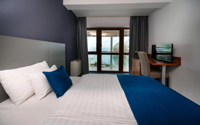 Hotel Yacht Wellness & Business