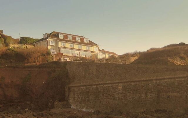 The Sun Bay Hotel & Restaurant