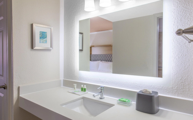 Holiday Inn & Suites Boca Raton - North by IHG