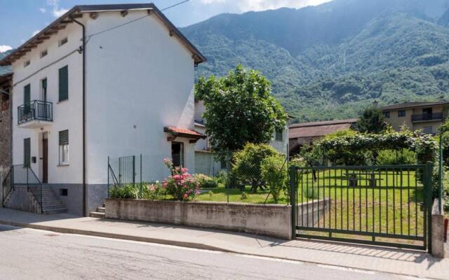 Casa Indipendente Con Giardino Vista Legnone