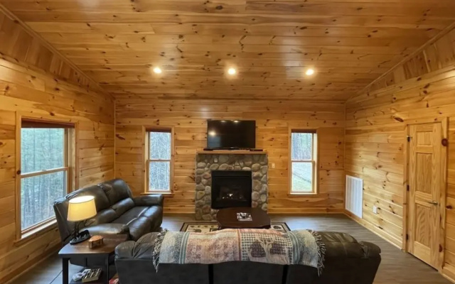 Charming cabin with an Amazing view! - pet and motorcycle friendly! 2 Bedroom Cabin by RedAwning
