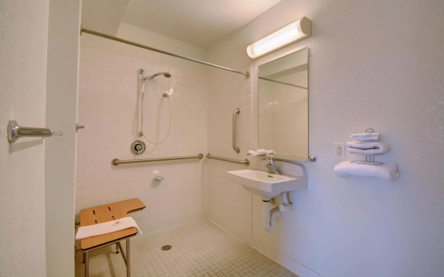 Motel 6 Wethersfield, CT - Hartford