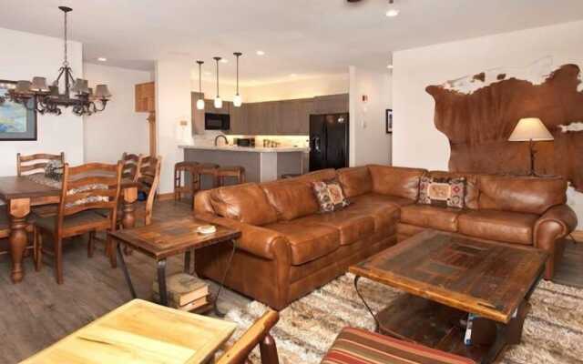 Ski In 2 Bedroom at Chateaux Dumont Keystone