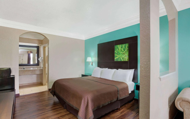 Super 8 by Wyndham Galveston