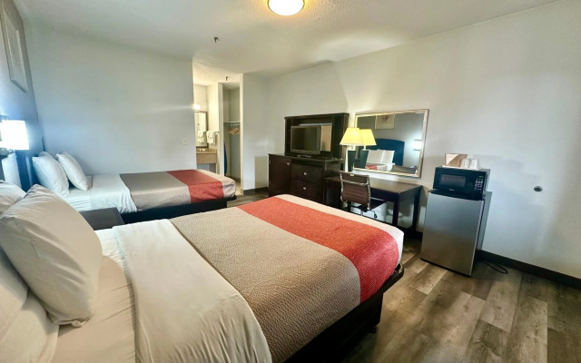 Red Carpet Inn Norwalk