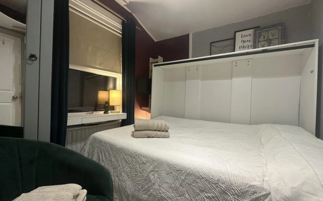 My Sky London House Near Attractions