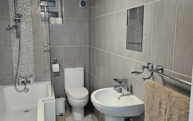 Basement Apartment Near City Centre