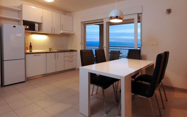Breathtaking Beachfront Apartment in Marušići