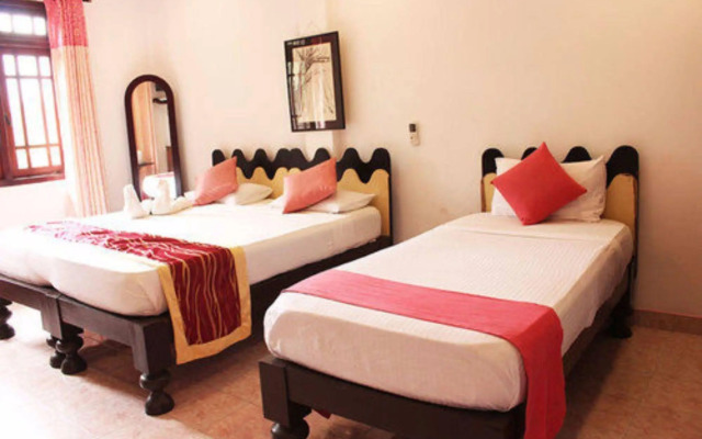 Oak Wood Inn Kandy Hotel