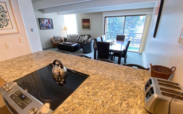 #207 Vail International