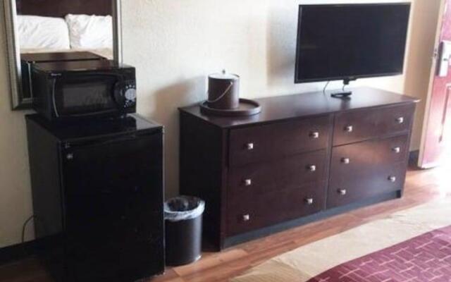 HomeTowne Studios by Red Roof Athens, TN