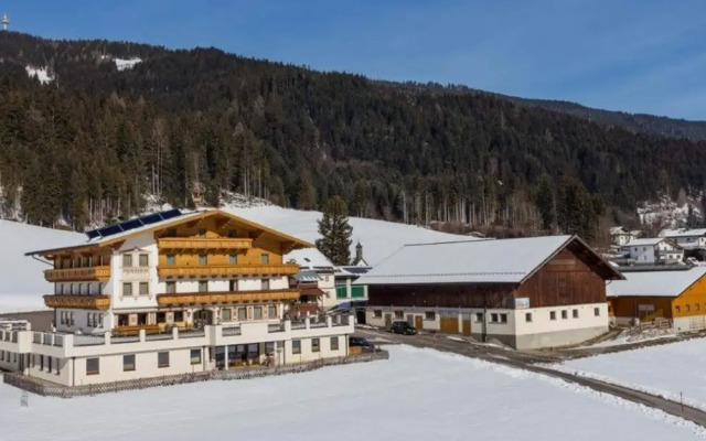 Lovely Apartment on a Farm in Radstadt