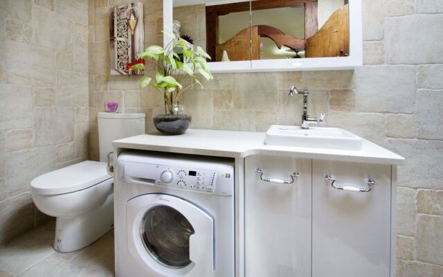 Frangipani Waters Main Street Apartment