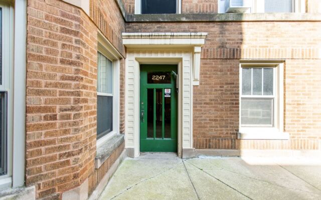 Aesthetic Vibrant 2BR Apt Lincoln Square