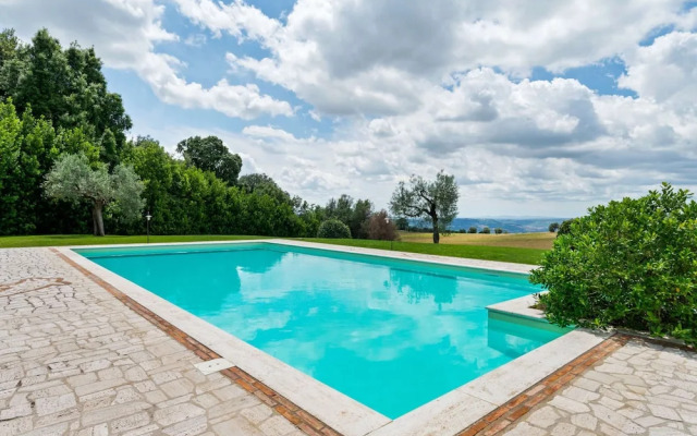 Elegant Apartment Only 1 Hour From Rome