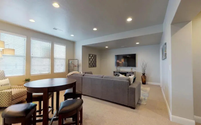 Endless Adventures 4 Bedroom Apts by RedAwning