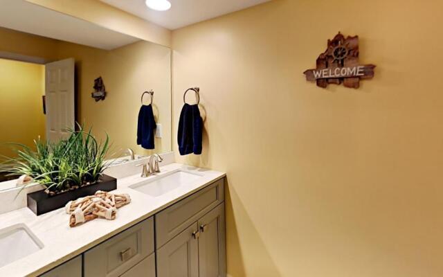 Put-in-Bay Waterfront Condo #107