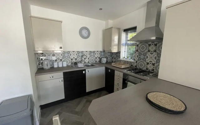 Beautiful 2 Bedroom House, Seasisde Location