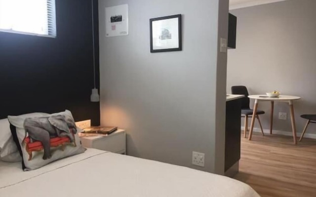 Central Claremont Garden Apartment