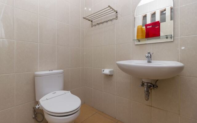 RedDoorz Plus near Riau Street 2