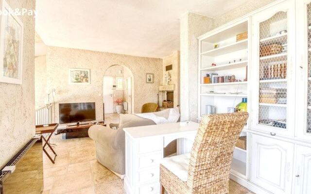 Villa With 4 Bedrooms in Rayol-canadel-sur-mer, With Wonderful sea Vie