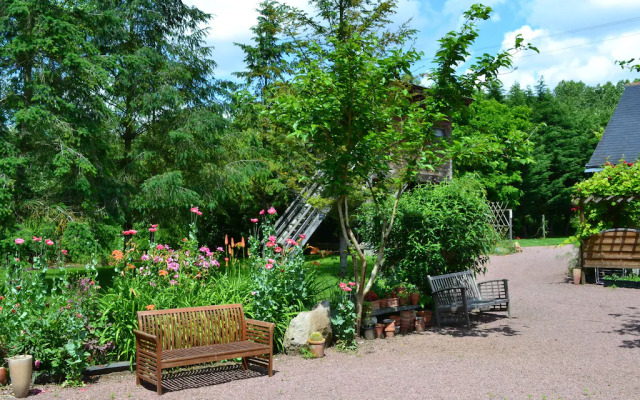 Cozy Holiday Home in Brion with Swimming Pool