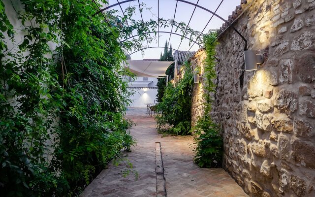 Hotel  YIT La Casona del Arco
