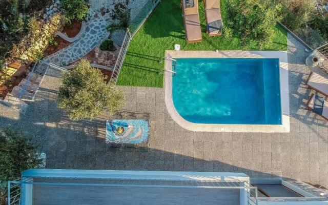 Istros Villas, infinite blue, By ThinkVilla