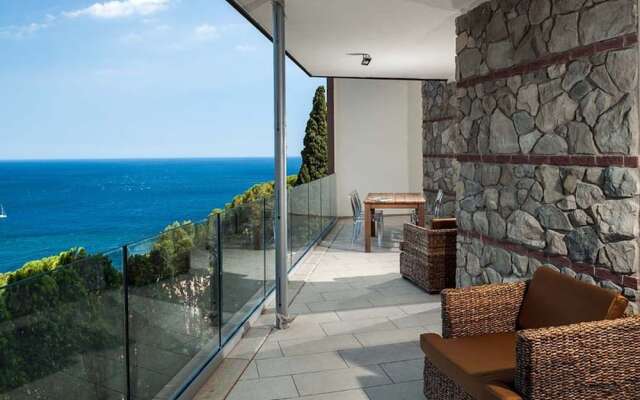 Exclusive Residence With Pool, Breathtaking Views on Taormina and on the sea