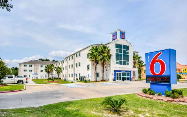 Motel 6 Biloxi, MS - Beach