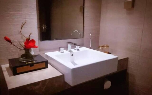 Home Inn Plus Shenyang Railway Station East Square
