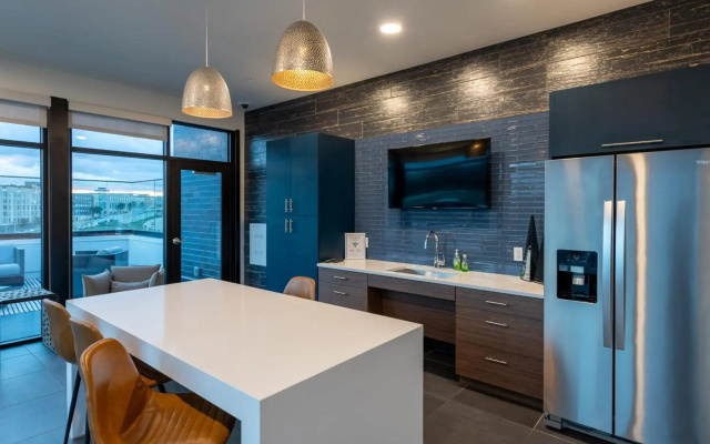 Flexhome Skywalk to Fiserv U5 RooftopGymParking