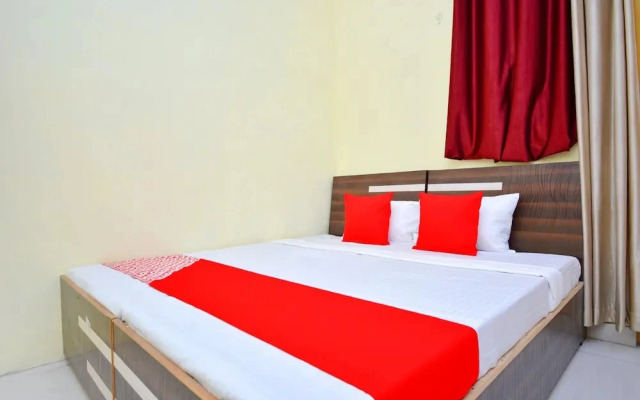 White House By OYO Rooms