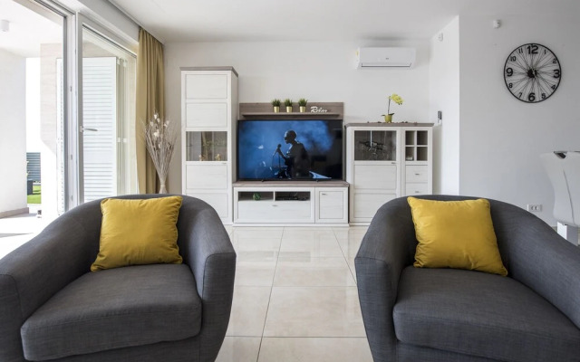 Luxury Villa Horizon with Private Pool