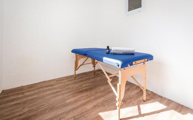 Amazing Home in Brodarica With Wifi and 6 Bedrooms