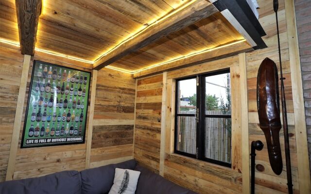 Falcon Apartments - Terrace