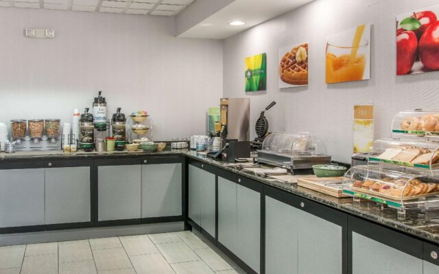 Quality Inn and Suites Livonia